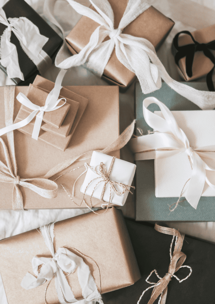 Gift wrapping for bucket list for couples. 