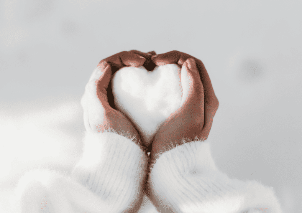 Making snow hearts for winter activities. 